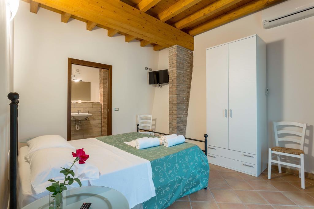 Agriturismo Al Tralcio Valeggio sul Mincio Room photo